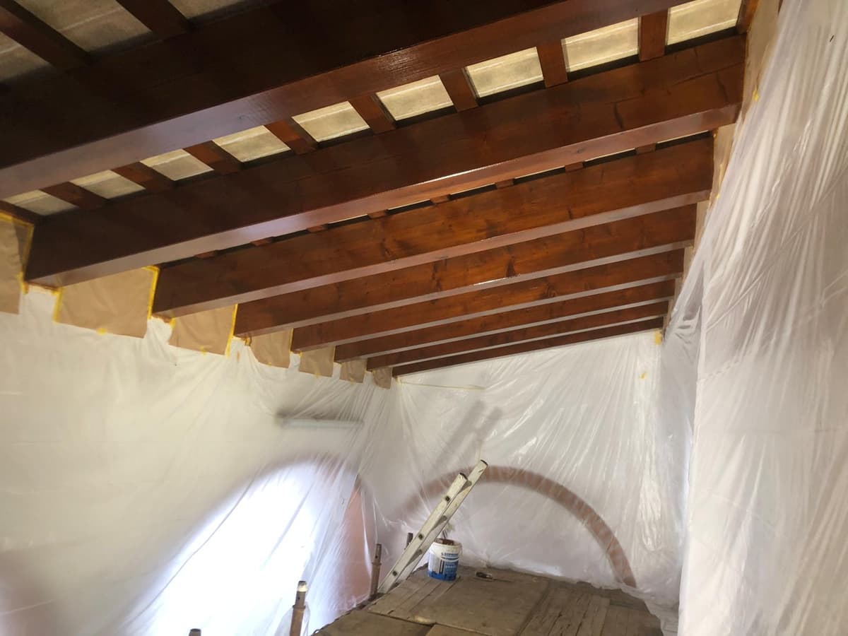 Nuove travi in legno per copertura interna