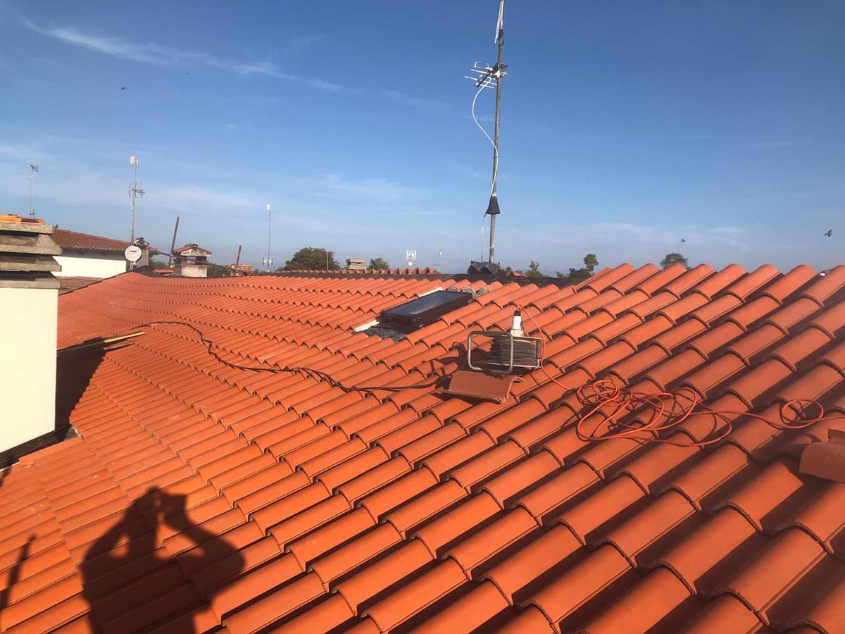 Tetto nuovo completato - vista panoramica campagna friulana